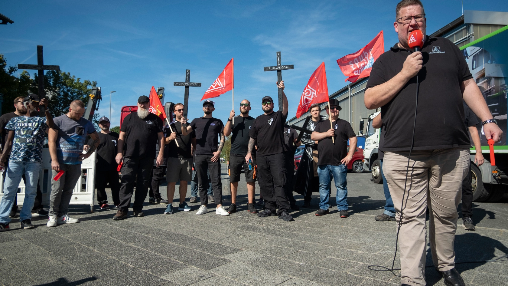 IG Metall Aktion KUBOTA Mitarbeiter , vor der Ausbildungsmesse, Rodgau,  19.09.25, Foto: Tim Wegner