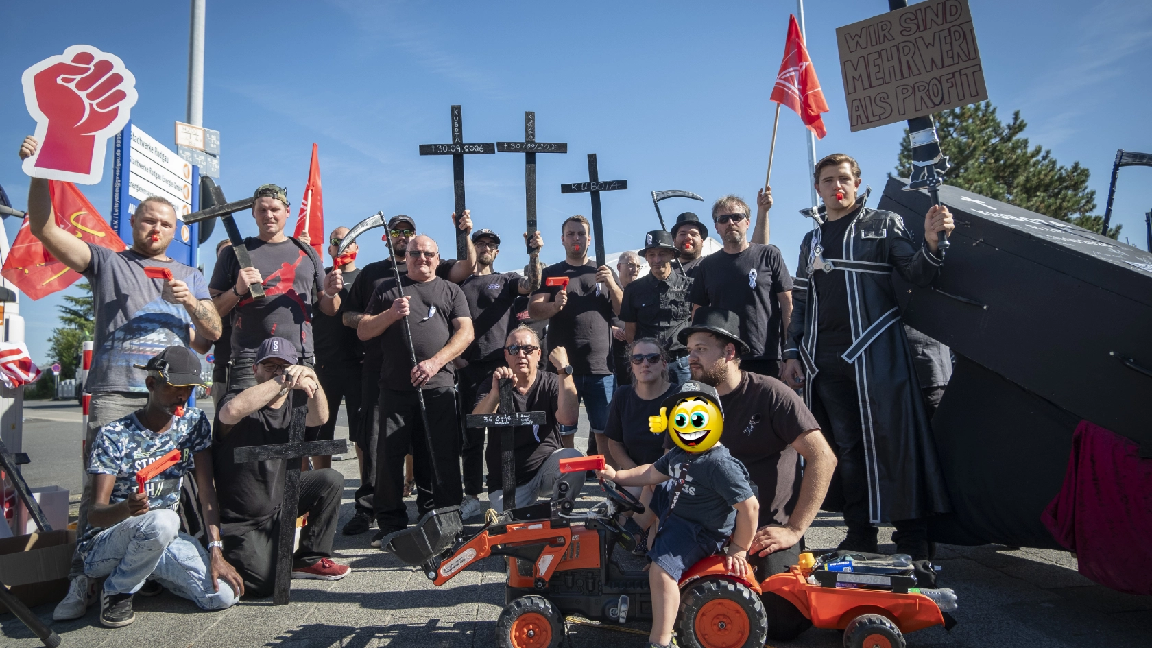 IG Metall Aktion KUBOTA Mitarbeiter , vor der Ausbildungsmesse, Rodgau,  19.09.25, Foto: Tim Wegner