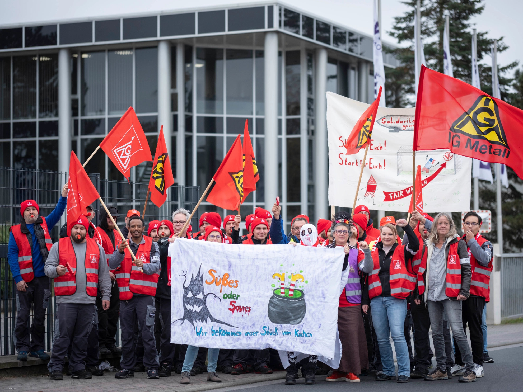 Warnstreik Zeppelin Systems GmbH, Roedermark, 31.10.24, Foto: Tim Wegner