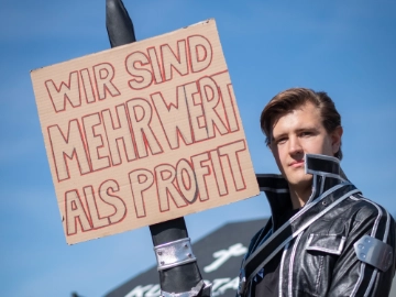 Ein heißer Tag ganz in Schwarz