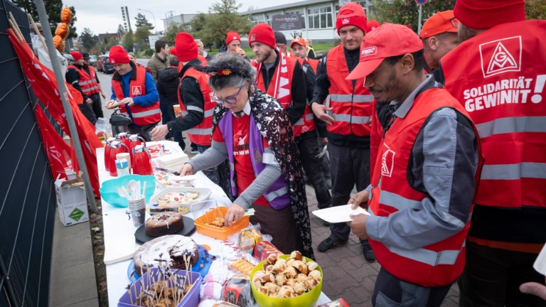 Warnstreik Zeppelin Systems GmbH, Roedermark, 31.10.24, Foto: Tim Wegner