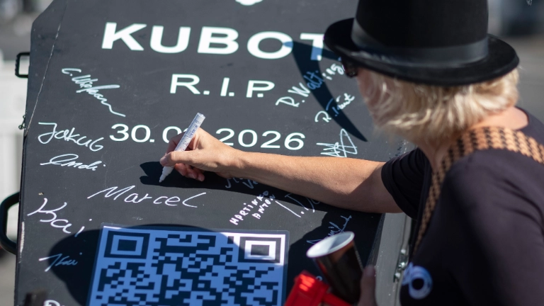 IG Metall Aktion KUBOTA Mitarbeiter , vor der Ausbildungsmesse, Rodgau,  19.09.25, Foto: Tim Wegner
