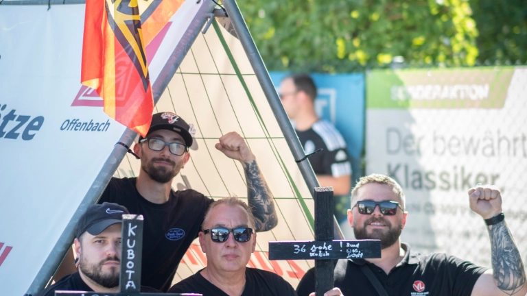 IG Metall Aktion KUBOTA Mitarbeiter , vor der Ausbildungsmesse, Rodgau,  19.09.25, Foto: Tim Wegner